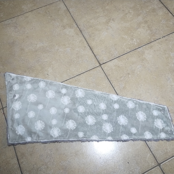 Women's Asymmetrical Grey Toned Faux Fur Button Up Neck Warmer Scarf O/S - Picture 4 of 10